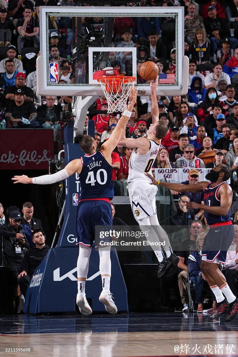 小卡复出助力快船大胜老鹰 约基奇46+10率掘金力克马刺 小卡复出助力快船大胜老鹰 约基奇46+10率掘金力克马刺